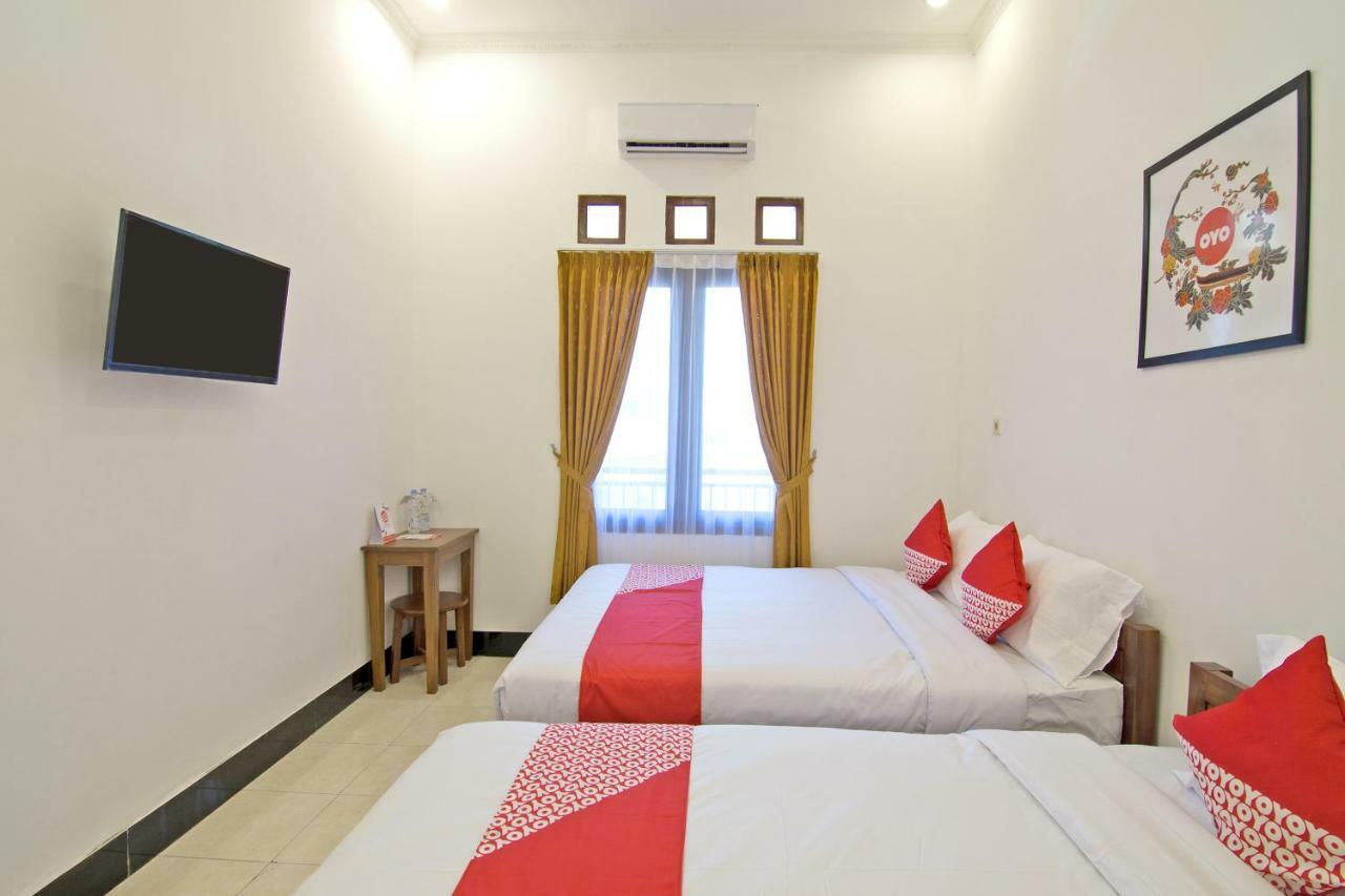 Oyo 931 Dara Dewi Homestay Джокякарта Екстериор снимка