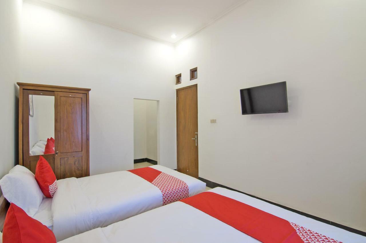 Oyo 931 Dara Dewi Homestay Джокякарта Екстериор снимка