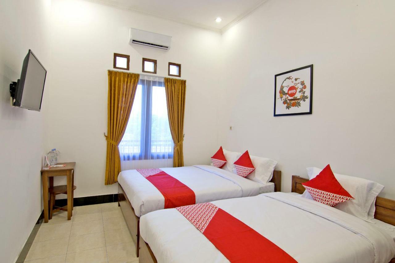 Oyo 931 Dara Dewi Homestay Джокякарта Екстериор снимка